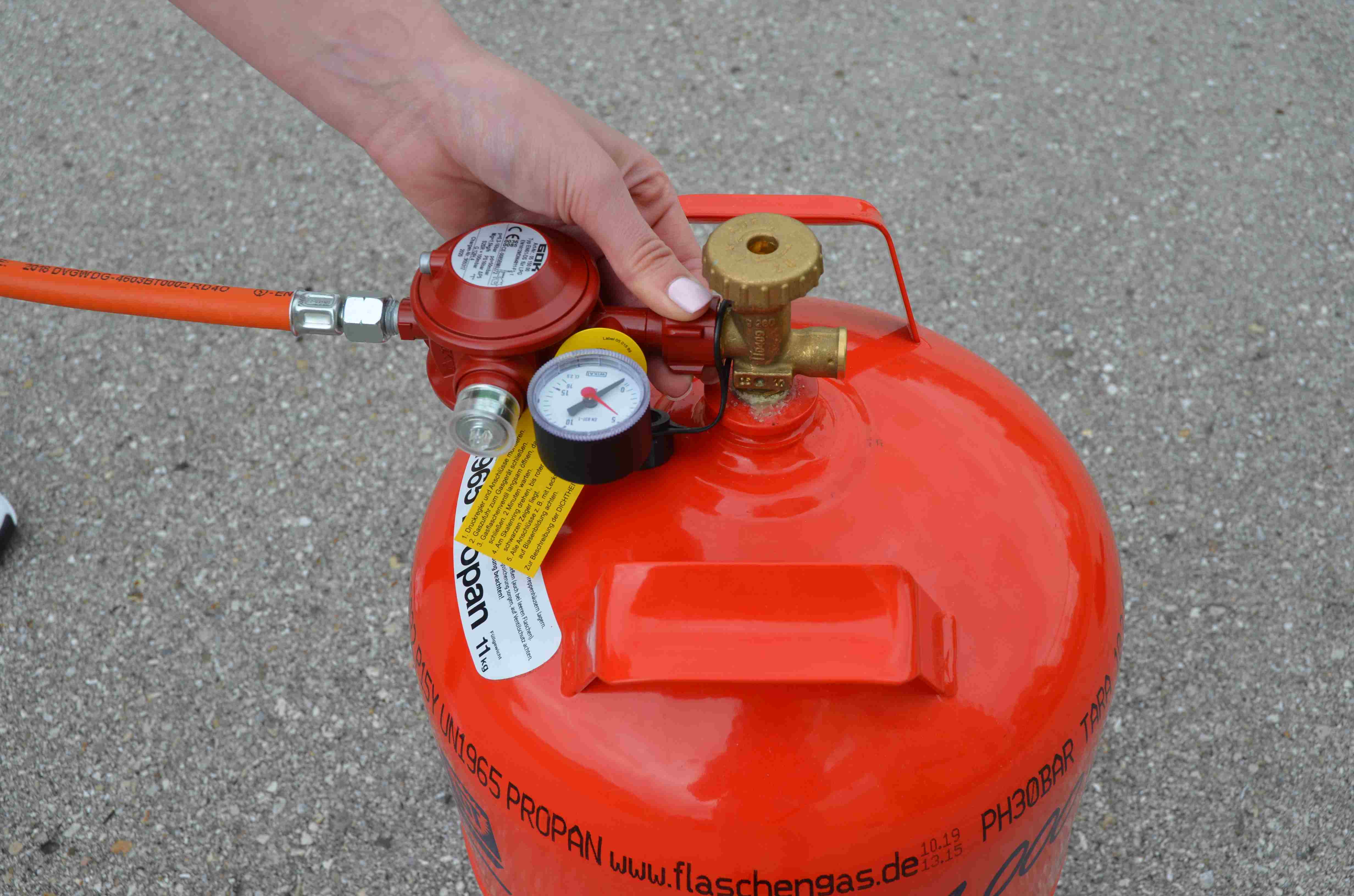 Gasflasche anschließen Sicherheit Tyczka Energy